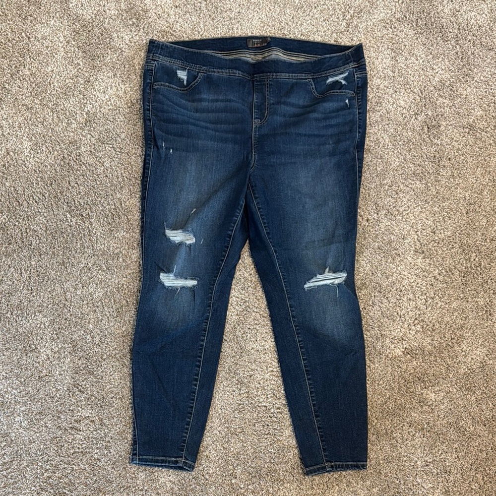 Torrid 3R Distressed Blue Lean Jean